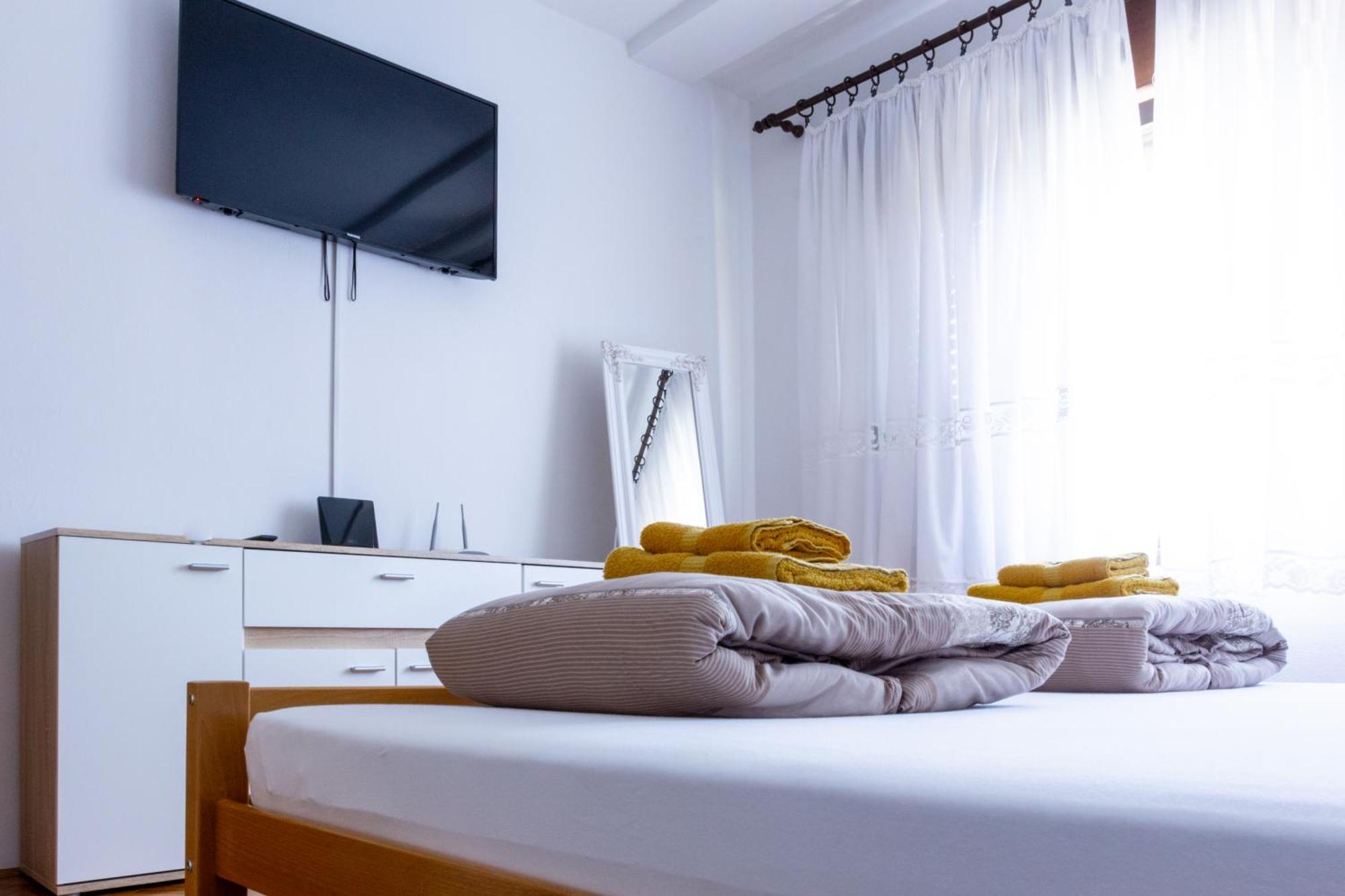 Апартаменти Sea View Retreat With 170Mbps Wifi And Sunny Balcony Кастав Екстер'єр фото