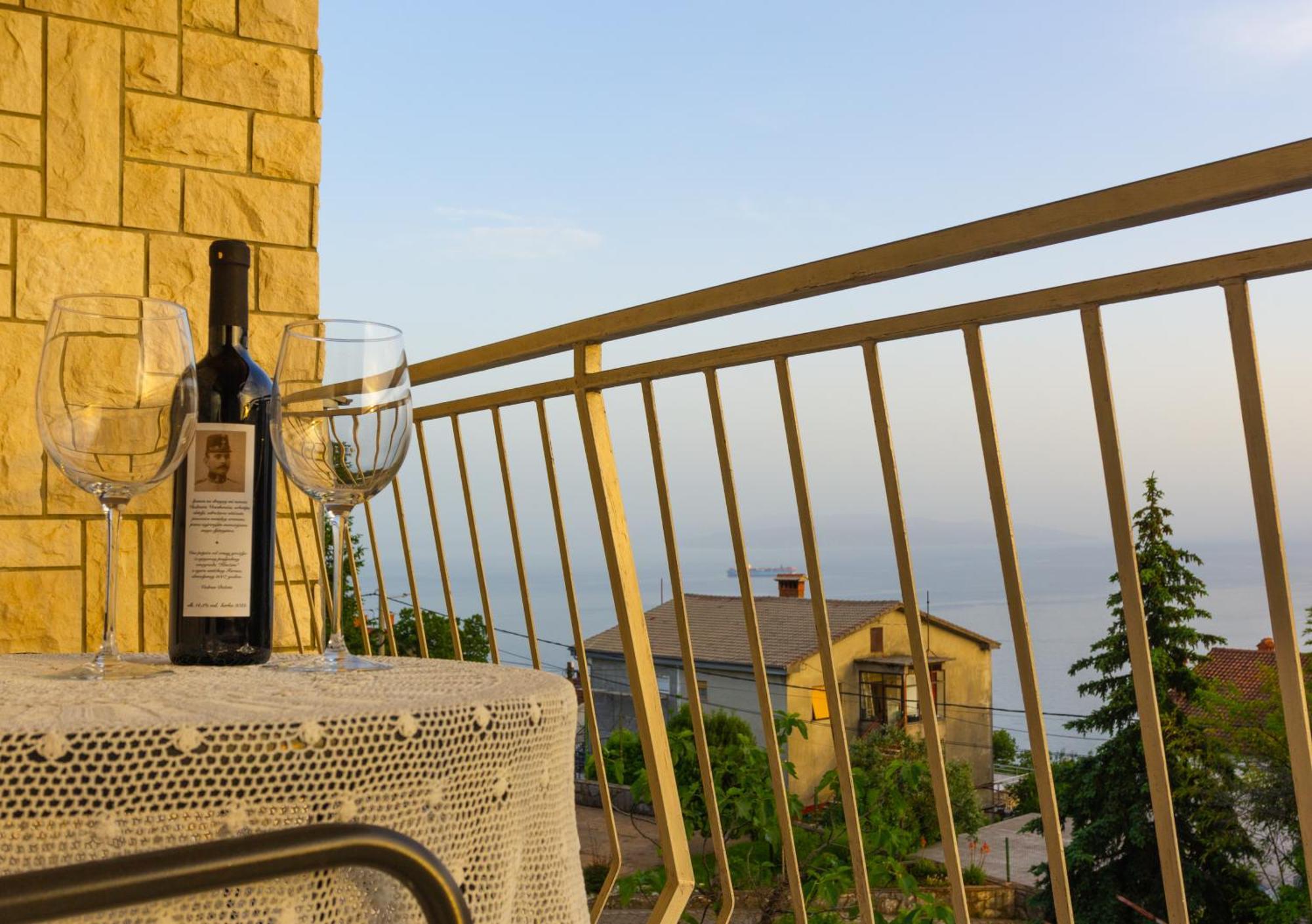 Апартаменти Sea View Retreat With 170Mbps Wifi And Sunny Balcony Кастав Екстер'єр фото